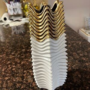 White and gold  vase with lines